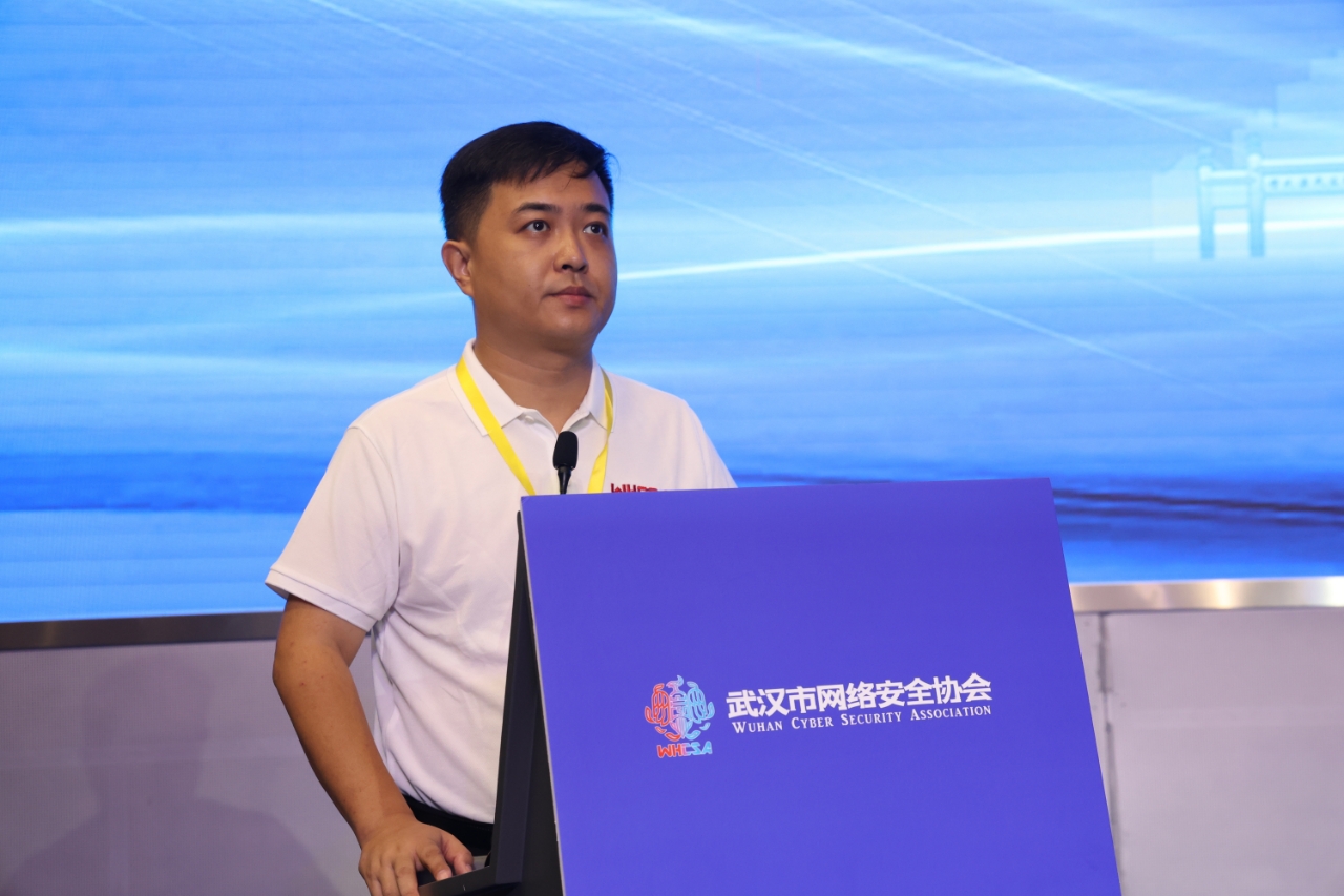 刘秘书长小图.jpg